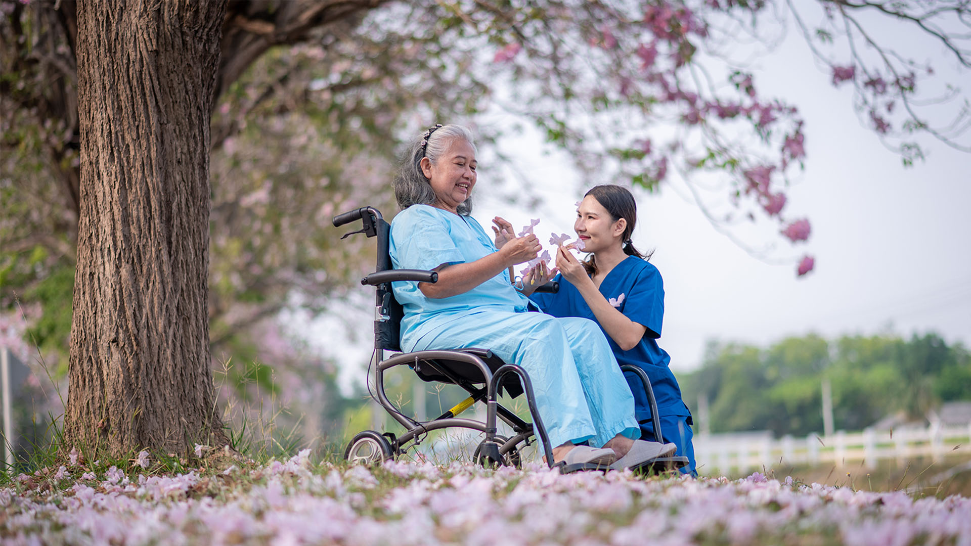 elderly person receiving dementia care